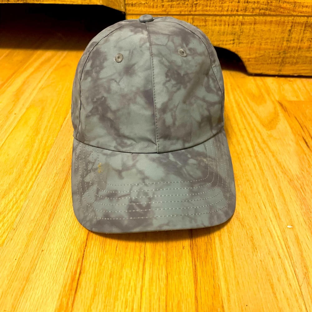 Athleta Kinetic Printed Baseball Cap in Riptide Gray and Green. One Size. - Picture 2 of 9